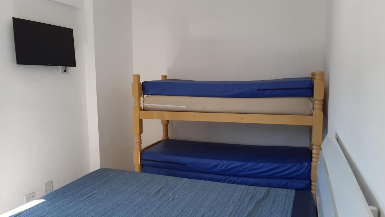 Biwa Condominio Cm Piscina, 1Garagem, Wi-Fi 300 Mega, Central De Vigilancia Remota , Centro Do Guaruja Proximo A Praia E Comercio, Horarios Check-In E Check-Out Flexiveis المظهر الخارجي الصورة